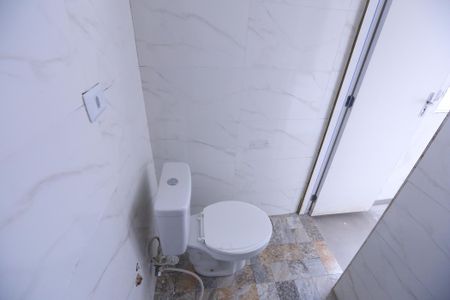 Casa para alugar com 48m², 3 quartos e 1 vaga Casa para alugar com 48m², 3 quartos e 1 vagaBanheiro