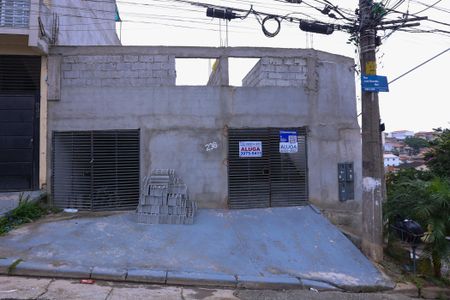 Casa para alugar com 48m², 3 quartos e 1 vaga Casa para alugar com 48m², 3 quartos e 1 vagaFachada