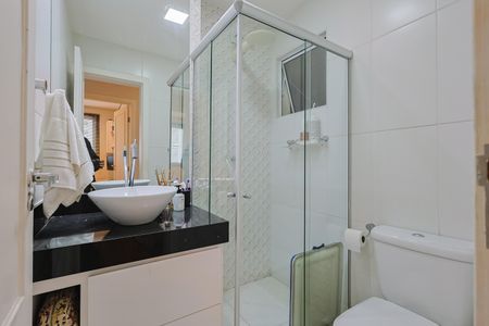 Banheiro de apartamento à venda com 3 quartos, 72m² em Castelo, Belo Horizonte