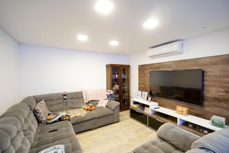 Sala de TV de casa à venda com 3 quartos, 380m² em Penha de França, São Paulo