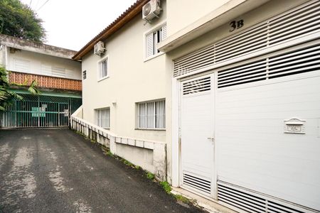 Casa à venda com 380m², 3 quartos e 2 vagasFachada