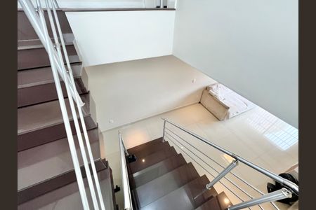Escada de casa à venda com 3 quartos, 247m² em Vila Pita, São Paulo