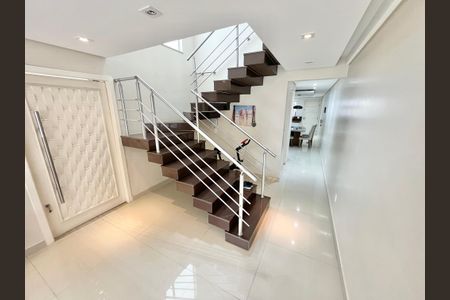 Casa à venda com 247m², 3 quartos e 5 vagasEscada