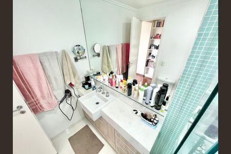 Apartamento à venda com 121m², 3 quartos e 2 vagas Apartamento à venda com 121m², 3 quartos e 2 vagasBanheiro da Suíte