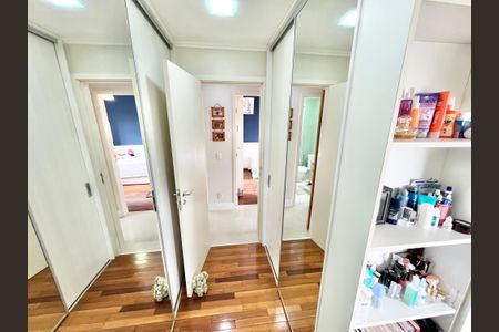 Apartamento à venda com 121m², 3 quartos e 2 vagas Apartamento à venda com 121m², 3 quartos e 2 vagasQuarto 3 - Suíte