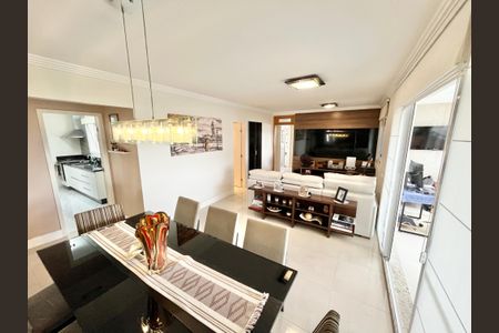 Apartamento à venda com 121m², 3 quartos e 2 vagas Apartamento à venda com 121m², 3 quartos e 2 vagasSala