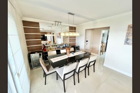 Apartamento à venda com 121m², 3 quartos e 2 vagas Apartamento à venda com 121m², 3 quartos e 2 vagasSala