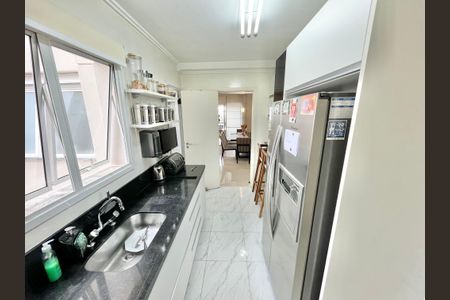 Apartamento à venda com 121m², 3 quartos e 2 vagas Apartamento à venda com 121m², 3 quartos e 2 vagasCozinha