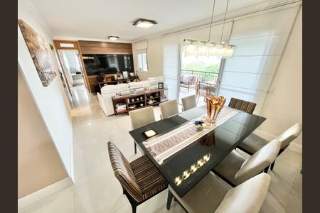 Apartamento à venda com 121m², 3 quartos e 2 vagas Apartamento à venda com 121m², 3 quartos e 2 vagasSala