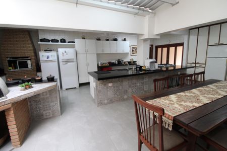 Casa de condomínio para alugar com 464m², 5 quartos e 9 vagasCozinha