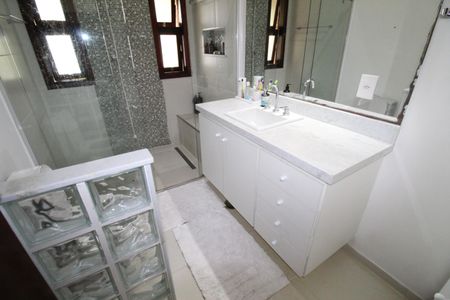 Casa de condomínio para alugar com 464m², 5 quartos e 9 vagasBanheiro da Suíte 1