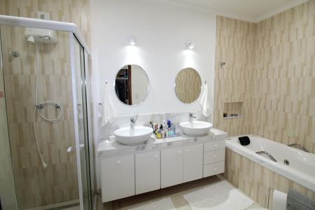 Casa de condomínio para alugar com 464m², 5 quartos e 9 vagasBanheiro da Suíte 2