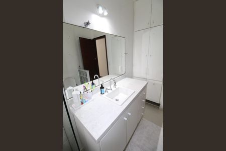 Casa de condomínio para alugar com 464m², 5 quartos e 9 vagasBanheiro da Suíte 1