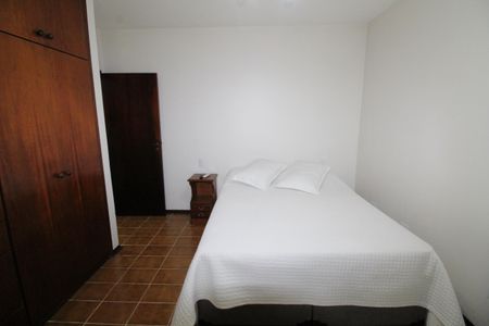 Casa de condomínio para alugar com 464m², 5 quartos e 9 vagasQuarto 2