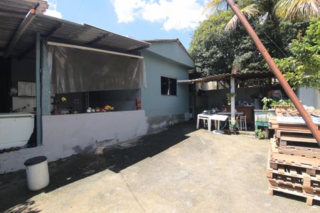 Casa à venda com 390m², 3 quartos e 4 vagasCasa 2 | Quintal