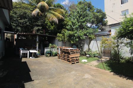Casa à venda com 390m², 3 quartos e 4 vagasCasa 2 | Quintal