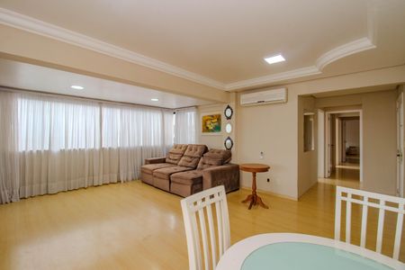 Sala de apartamento para alugar com 4 quartos, 218m² em Jardim Itu, Porto Alegre