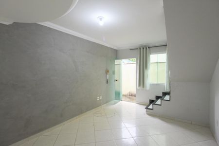 Sala de casa para alugar com 2 quartos, 60m² em Jardim Leblon, Belo Horizonte