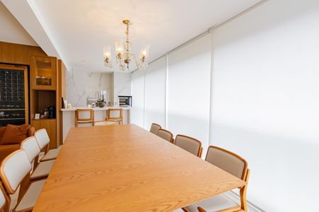 Apartamento à venda com 134m², 3 quartos e 2 vagas Apartamento à venda com 134m², 3 quartos e 2 vagasDetalhe da Varanda - Persianas