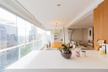 Apartamento à venda com 134m², 3 quartos e 2 vagas Apartamento à venda com 134m², 3 quartos e 2 vagasVaranda gourmet