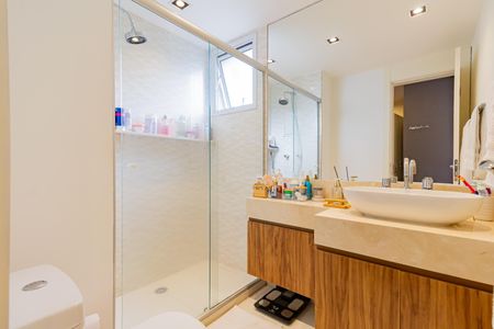 Apartamento à venda com 134m², 3 quartos e 2 vagas Apartamento à venda com 134m², 3 quartos e 2 vagasBanheiro da Suíte 1