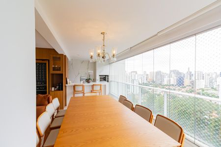 Apartamento à venda com 134m², 3 quartos e 2 vagas Apartamento à venda com 134m², 3 quartos e 2 vagasVaranda gourmet