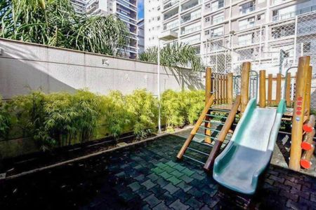 Apartamento à venda com 134m², 3 quartos e 2 vagas Apartamento à venda com 134m², 3 quartos e 2 vagasÁrea comum - Playground