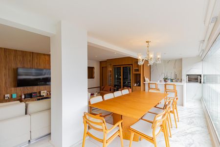 Apartamento à venda com 134m², 3 quartos e 2 vagas Apartamento à venda com 134m², 3 quartos e 2 vagasVaranda gourmet