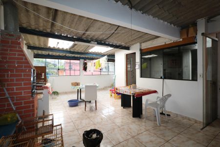 Casa à venda com 328m², 2 quartos e 2 vagas Casa à venda com 328m², 2 quartos e 2 vagasÁrea Gourmet e Área de Serviço