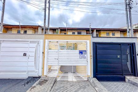 Casa para alugar com 103m², 3 quartos e 4 vagasFachada com Plaquinha