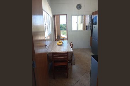 Casa à venda com 250m², 4 quartos e 1 vagaCozinha