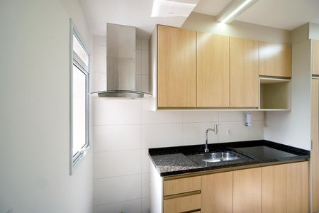 Cozinha de apartamento à venda com 2 quartos, 66m² em Vila Azevedo, São Paulo