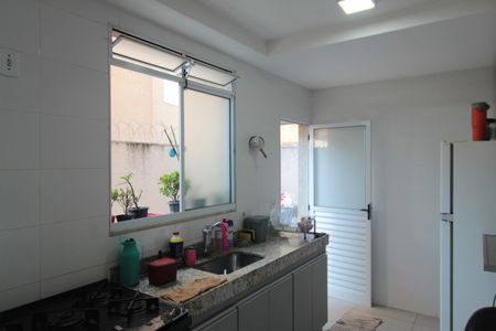 Apartamento para alugar com 100m², 2 quartos e 2 vagasCozinha