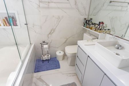 Apartamento à venda com 114m², 3 quartos e 1 vagaBanheiro da suíte 1