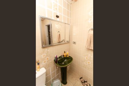 Casa à venda com 180m², 3 quartos e 4 vagas Casa à venda com 180m², 3 quartos e 4 vagasBanheiro