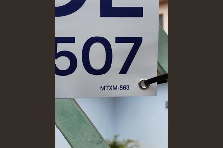 Casa à venda com 180m², 3 quartos e 4 vagas Casa à venda com 180m², 3 quartos e 4 vagasPlaca