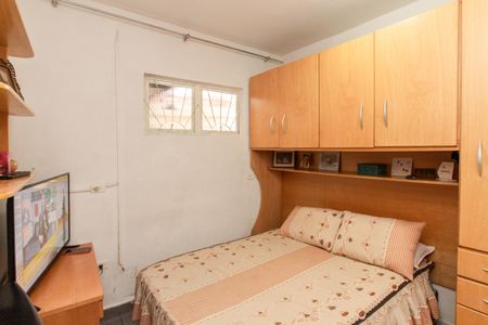 Casa à venda com 180m², 3 quartos e 4 vagas Casa à venda com 180m², 3 quartos e 4 vagasCasa 2 - Quarto