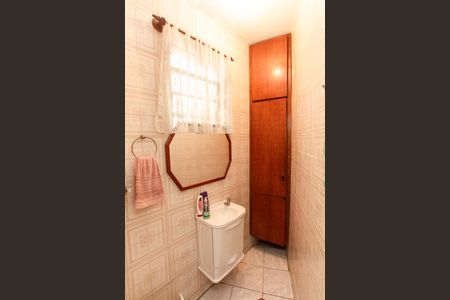 Casa à venda com 180m², 3 quartos e 4 vagas Casa à venda com 180m², 3 quartos e 4 vagasCasa 2 - Banheiro