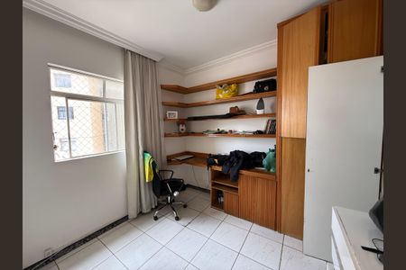 Quarto de apartamento à venda com 3 quartos, 70m² em Carlos Prates, Belo Horizonte