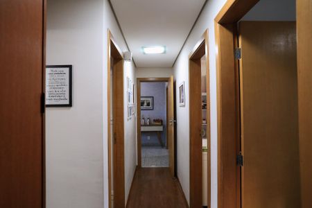 Apartamento para alugar com 152m², 4 quartos e 3 vagas Apartamento para alugar com 152m², 4 quartos e 3 vagasCorredor