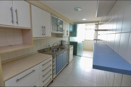 Apartamento à venda com 146m², 4 quartos e 2 vagas Apartamento à venda com 146m², 4 quartos e 2 vagasCozinha