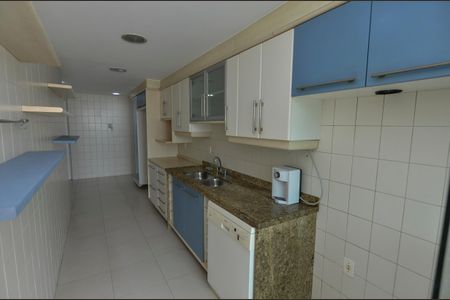 Apartamento à venda com 146m², 4 quartos e 2 vagas Apartamento à venda com 146m², 4 quartos e 2 vagasCozinha