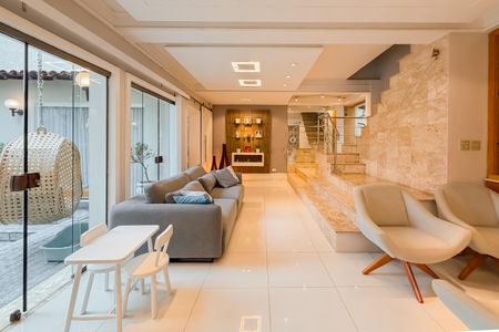 Casa para alugar com 350m², 3 quartos e 1 vagaSala