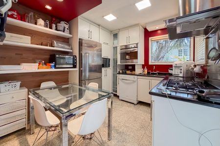 Casa para alugar com 350m², 3 quartos e 1 vagaCozinha