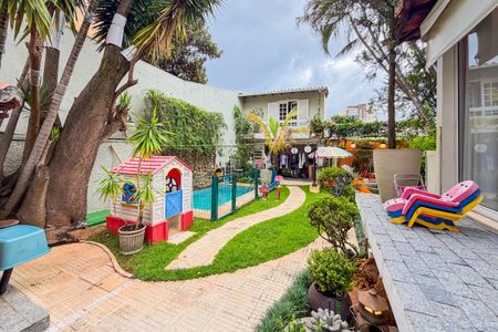 Casa para alugar com 350m², 3 quartos e 1 vagaÁrea Externa / Lazer