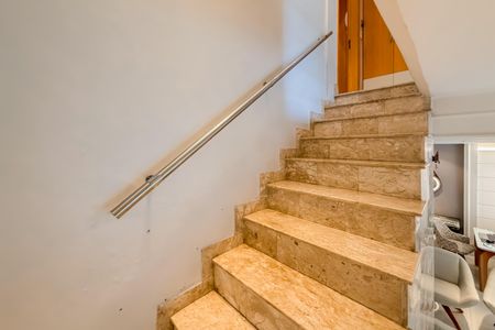 Casa para alugar com 350m², 3 quartos e 1 vagaEscada