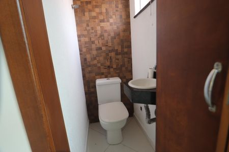 Casa de condomínio à venda com 110m², 2 quartos e 2 vagasLavabo
