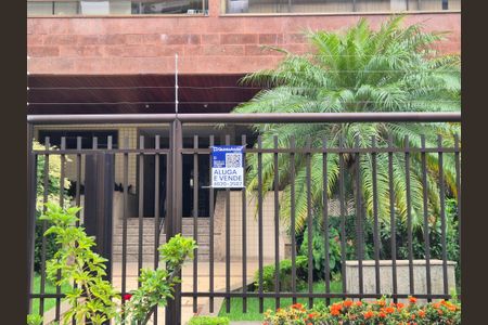 Apartamento à venda com 195m², 3 quartos e 2 vagas Apartamento à venda com 195m², 3 quartos e 2 vagasPlaca