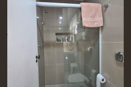 Apartamento à venda com 195m², 3 quartos e 2 vagas Apartamento à venda com 195m², 3 quartos e 2 vagasBanheiro social