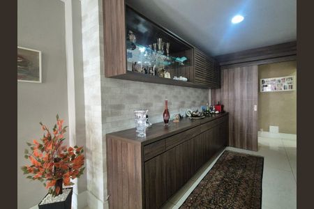 Apartamento à venda com 195m², 3 quartos e 2 vagas Apartamento à venda com 195m², 3 quartos e 2 vagasSala